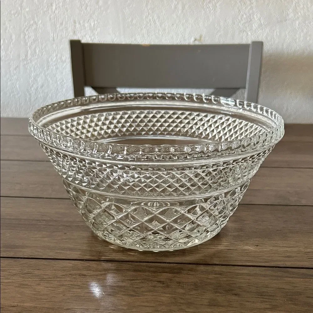 Vintage Clear Pressed Glass Mixing/Serving Bowl – Diamond Point Pattern